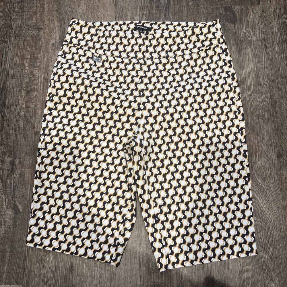 Premise~MEDIUM~Women's 11" Pull-on Bermuda Shorts Stretch Black Pattern
